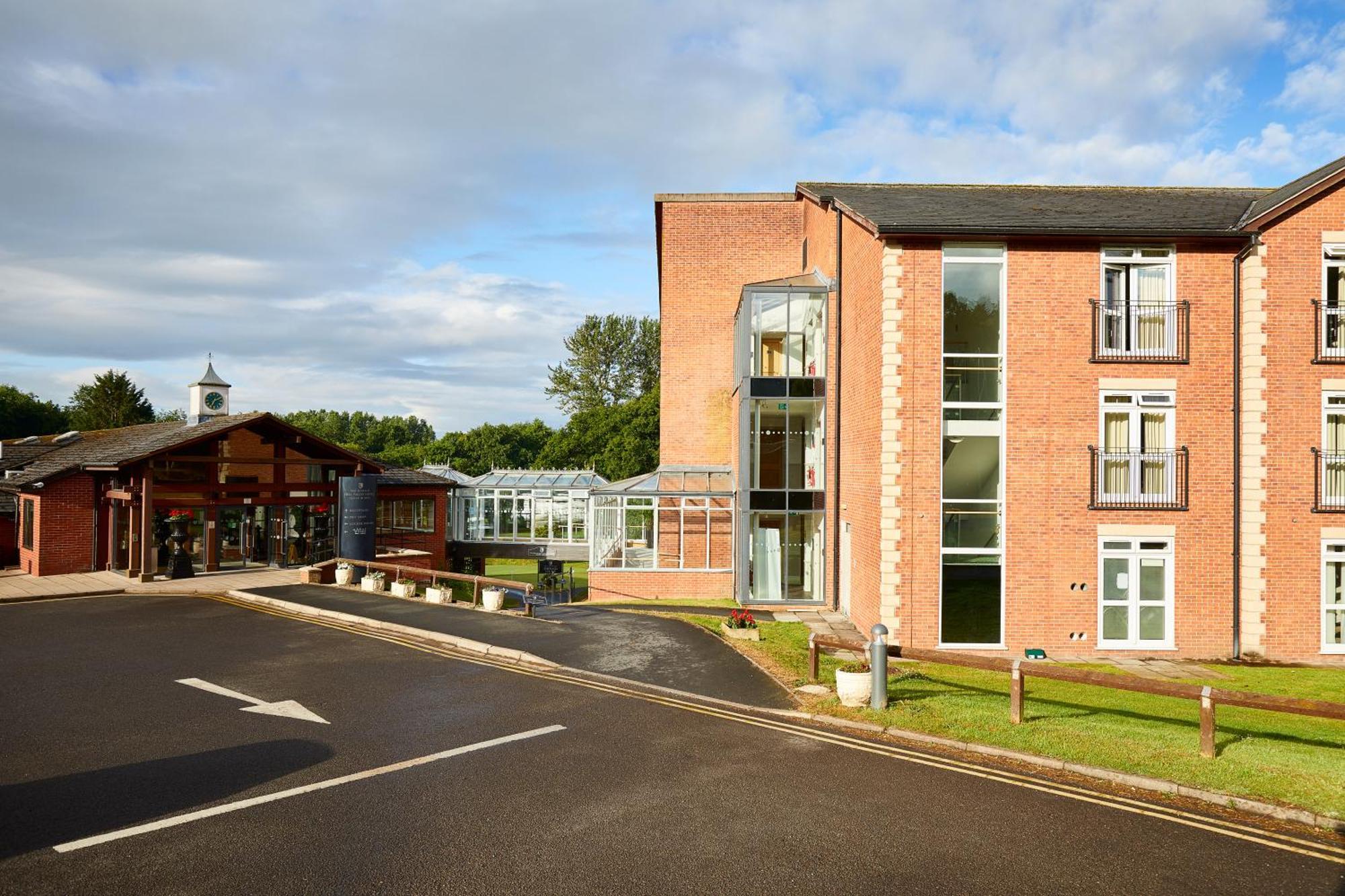 Macdonald Hill Valley Hotel, Spa & Golf Resort Whitchurch  Exteriör bild